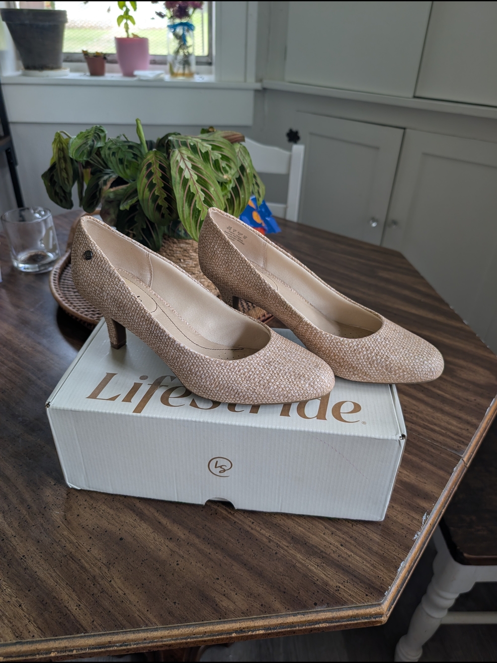 NWT Life Stride Neutral Beige Textured Mid-Heel Pumps for Women